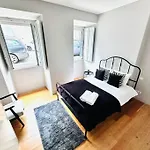 Marques De Pombal Flat A Great Locations Center *
