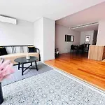Marques De Pombal Flat A Great Locations Center Διαμέρισμα *
