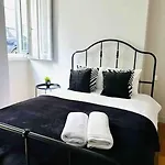 Marques De Pombal Flat A Great Locations Center Διαμέρισμα *