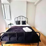 Marques De Pombal Flat A Great Locations Center Διαμέρισμα *