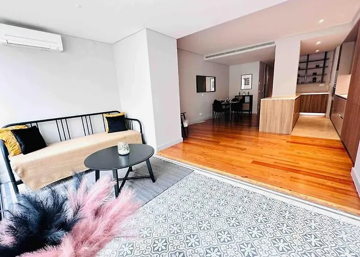 Marques De Pombal Flat A Great Locations Center